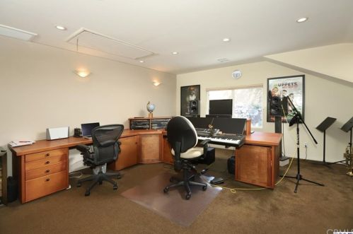 2700 El Caminito, Glendale CA 91214-2934 exterior