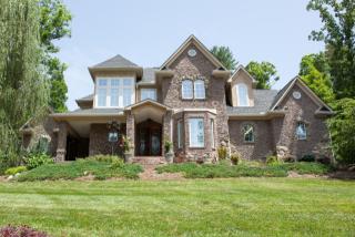 70 Charlotte Ann Ln, Hickory, NC 28601-8802