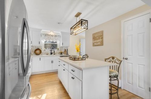 2249 Ellington Rd, Wapping, CT 06074-2109