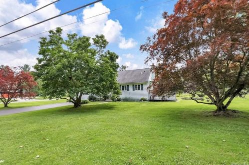 2780 Denby Dr, Yorktown Hgts NY  10598-3016 exterior
