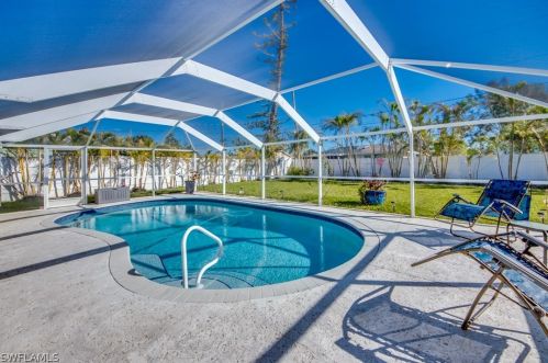 4521 1st Pl, Cape Coral, FL 33914-8339