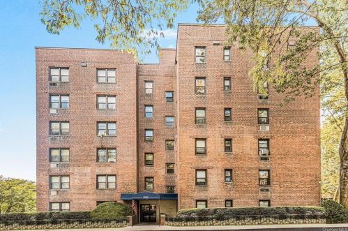 640 Pelham Rd, New Rochelle NY  10805-1040 exterior