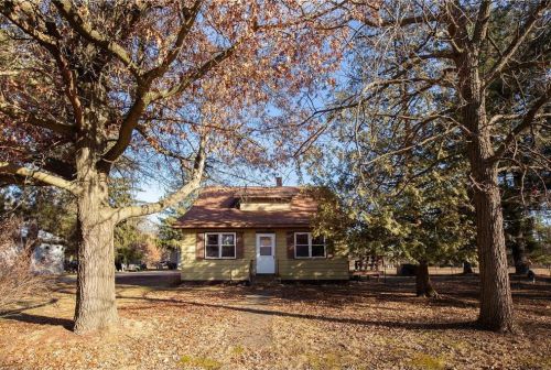 310 3rd Ave, Hillsdale, WI 54733-9695