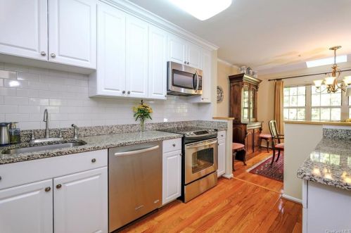 1408 Pondcrest Ln, White Plains NY  10607-1357 exterior