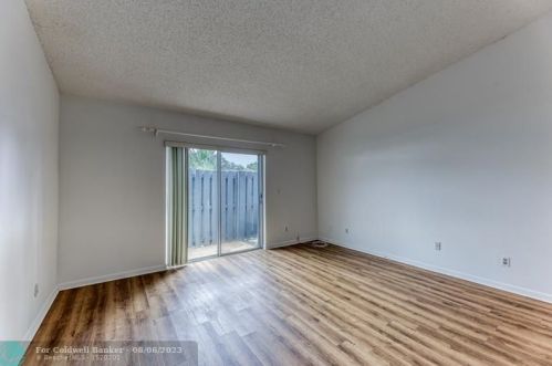 2327 37 Ave, Hollywood FL 33021-3626 exterior