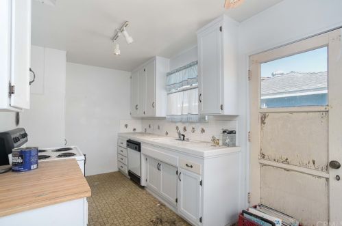 2601 Armour Ln, Redondo Beach, CA 90278-5326