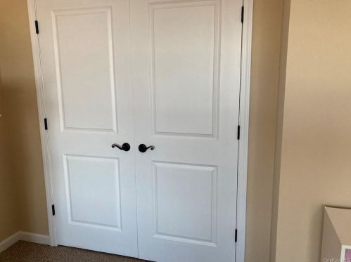 8 Summit Dr, Marlborough NY  12542-6408 exterior