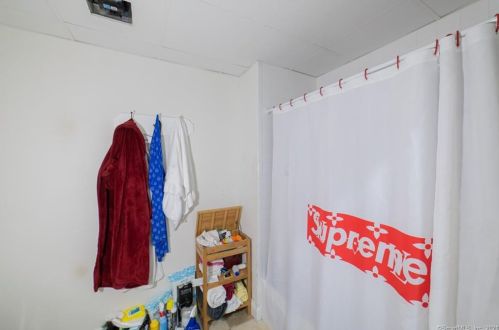 390 Charles St, Bridgeport CT  06606-5651 exterior