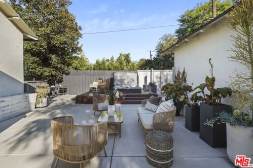 12202 Hartsook St, North Hollywood CA  91601-3961 exterior