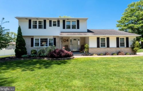 2135 Brandywood Dr, Wilmington, DE 19810-2433