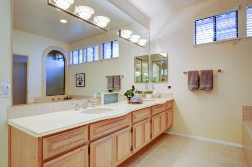 17704 Bellechase Cir, San Diego CA 92128-2097 exterior