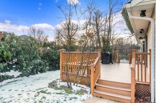 14 Sammis Ln, White Plains NY  10605-4631 exterior