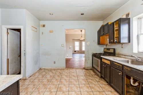 39 Elmwood Ave, Irvington NJ  07111-1955 exterior