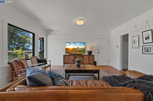 64 Panoramic Way, Berkeley CA 94704-2540 exterior