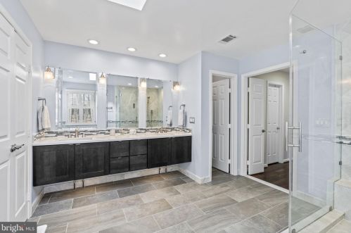 518 Fortress Cir, Leesburg VA  20175-8929 exterior