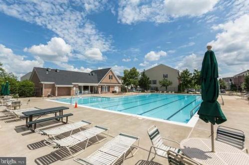 6102 Popes Creek Pl, Haymarket VA  20169-5421 exterior