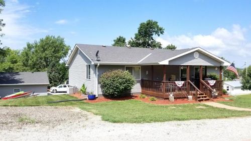 211 Silver Ave, Hastings, IA 51540-8015