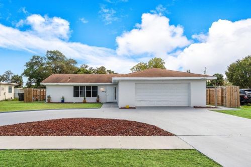 528 Date Palm Dr, West Palm Beach, FL 33403-3323