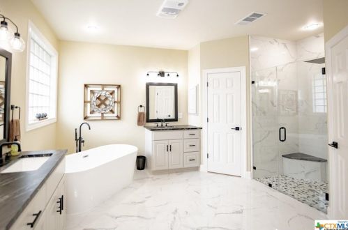 101 Legend Dr, Victoria TX  77904-3854 exterior