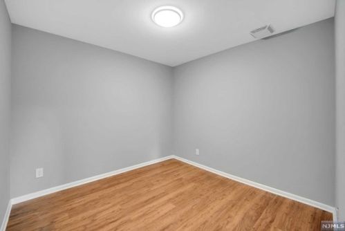 1175 Congress Ave, Teaneck NJ  07666-5858 exterior