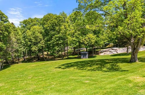 64 Schildbach Rd, Scotts Corners, NY 10576-1450