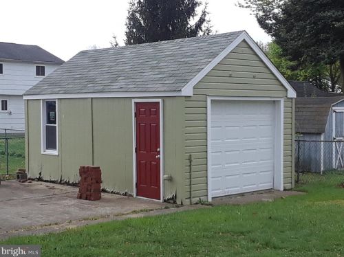 1334 Puritan Ave, West Deptford NJ  08096-1032 exterior
