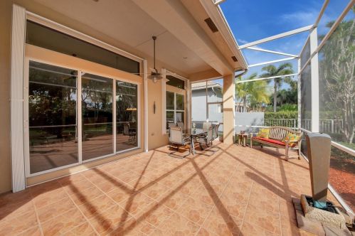 7110 Veneto Dr, Boynton Beach FL  33437-3741 exterior