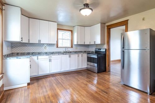 527 Elizabeth St, Mishicot WI  54228-6008 exterior