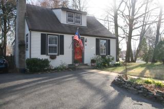 921 Lincoln Ave, Falls Church VA  22046-2512 exterior