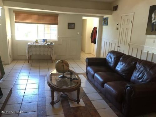 220 Kolver St, Nogales, AZ 85621-1812