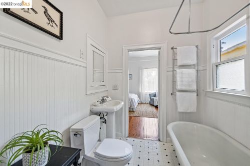 737 61st St, Oakland CA  94609-1207 exterior