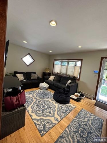 22 State St, Mahwah NJ  07430-1173 exterior