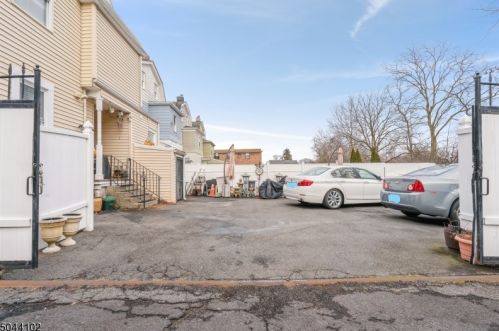 82 Montgomery St, Bloomfield NJ  07003-6064 exterior