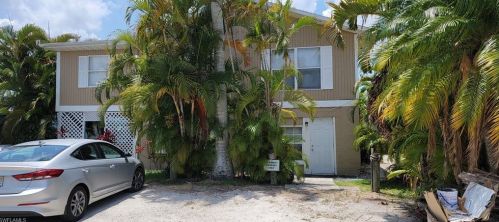 2598 2nd St, Cape Coral, FL 33993-9760