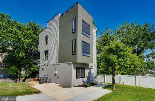 4926 Sheriff Rd, Washington, DC 20019-4801