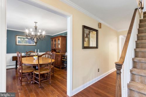 17 Windmill Dr, Southampton, PA 18966-2328
