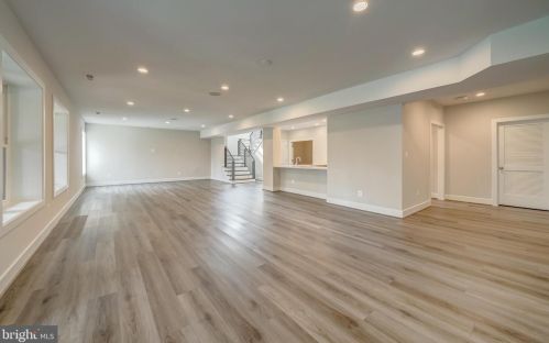 6580 Brooks Pl, Falls Church VA  22044-1105 exterior