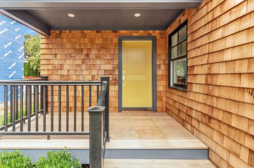 306 Bridge St, Greenport, NY 11944-1213