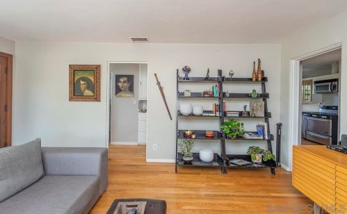 3381 Mtn Vw Dr, San Diego CA 92116-1950 exterior