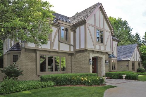 10121 Vintage Ct, Thiensville, WI 53092-6194