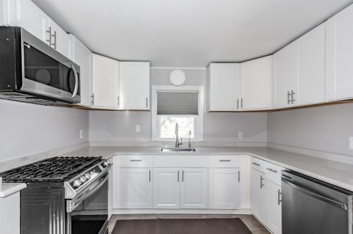 109 Brookdale Rd, Salem NH  03079-2844 exterior