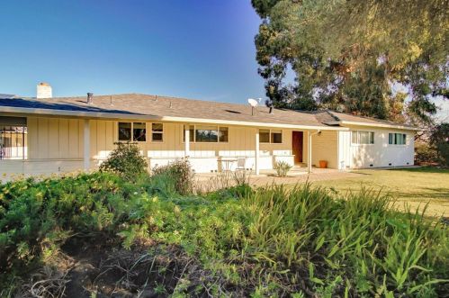 1510 Hillcrest Rd, Hollister, CA 95023-5202