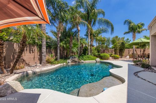 4430 Des Moines St, Mesa, AZ 85205-6339