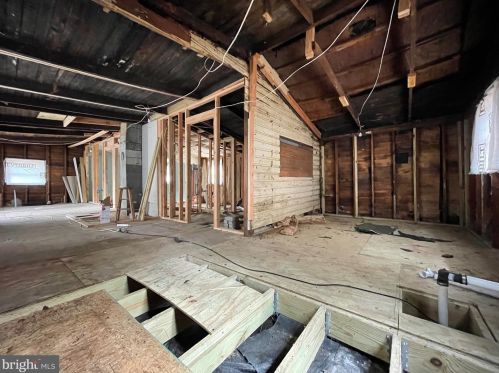 211 Palm Ave, Browns Mills NJ  08015-4128 exterior