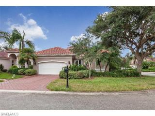 104 April Sound Dr, Naples, FL 34119-1353