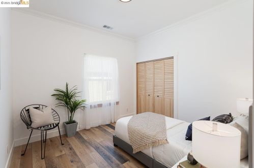 721 44th St, Oakland CA 94608-3404 exterior