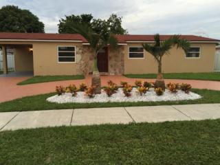 10021 33rd St, Miami, FL 33165-3820