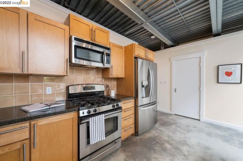 2858 Helen St, Oakland CA  94608-4028 exterior