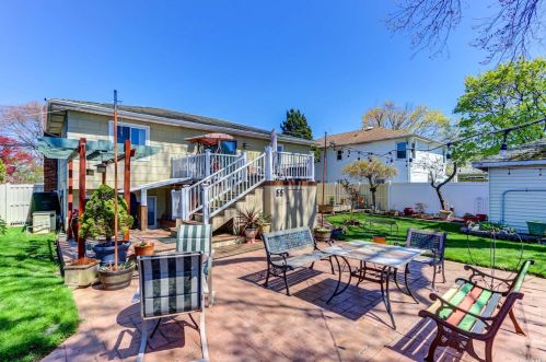 114 Granada Pkwy, North Lindenhurst NY  11757-6013 exterior