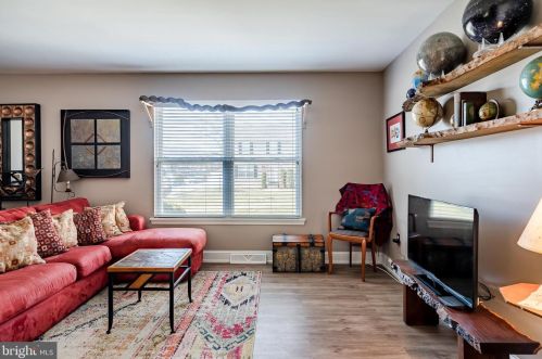 1 Terry Ct, Downingtown PA  19335-2606 exterior